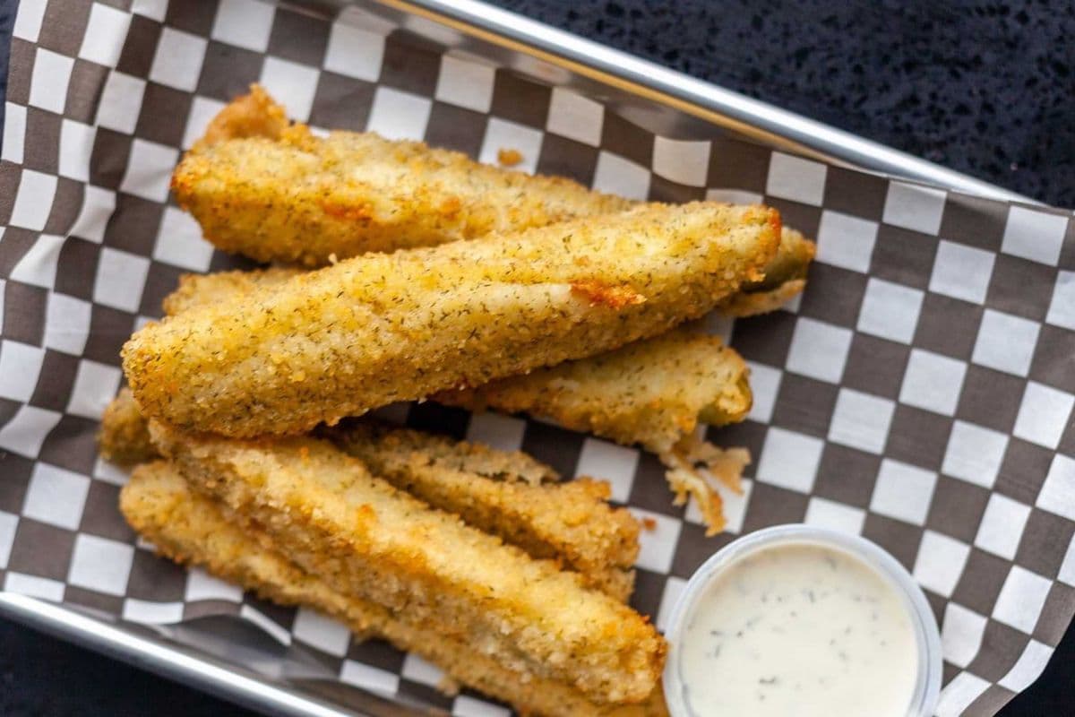 Breaded Dill Pickle (6 pcs)