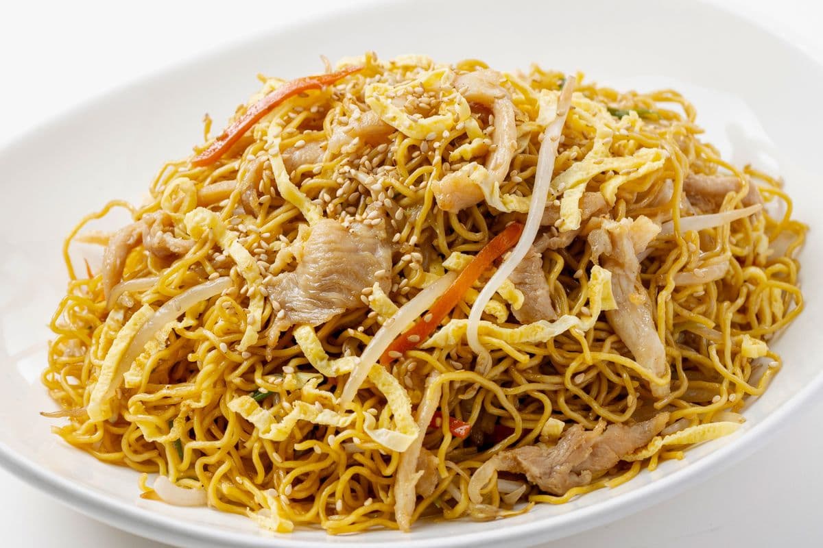 740. Chicken Chow Mein (Egg) 雞絲豉油炒麵