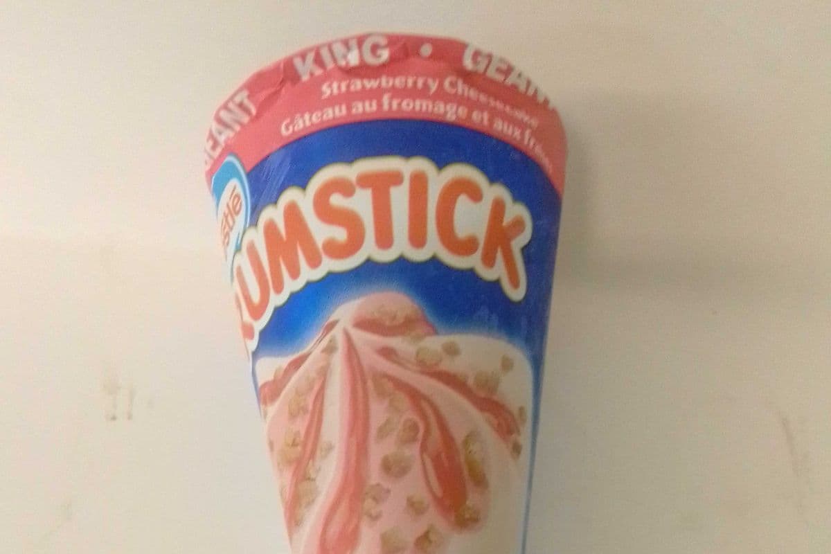 Nestle Super Drumsticks Strawberry Cheesecake (180 ml)