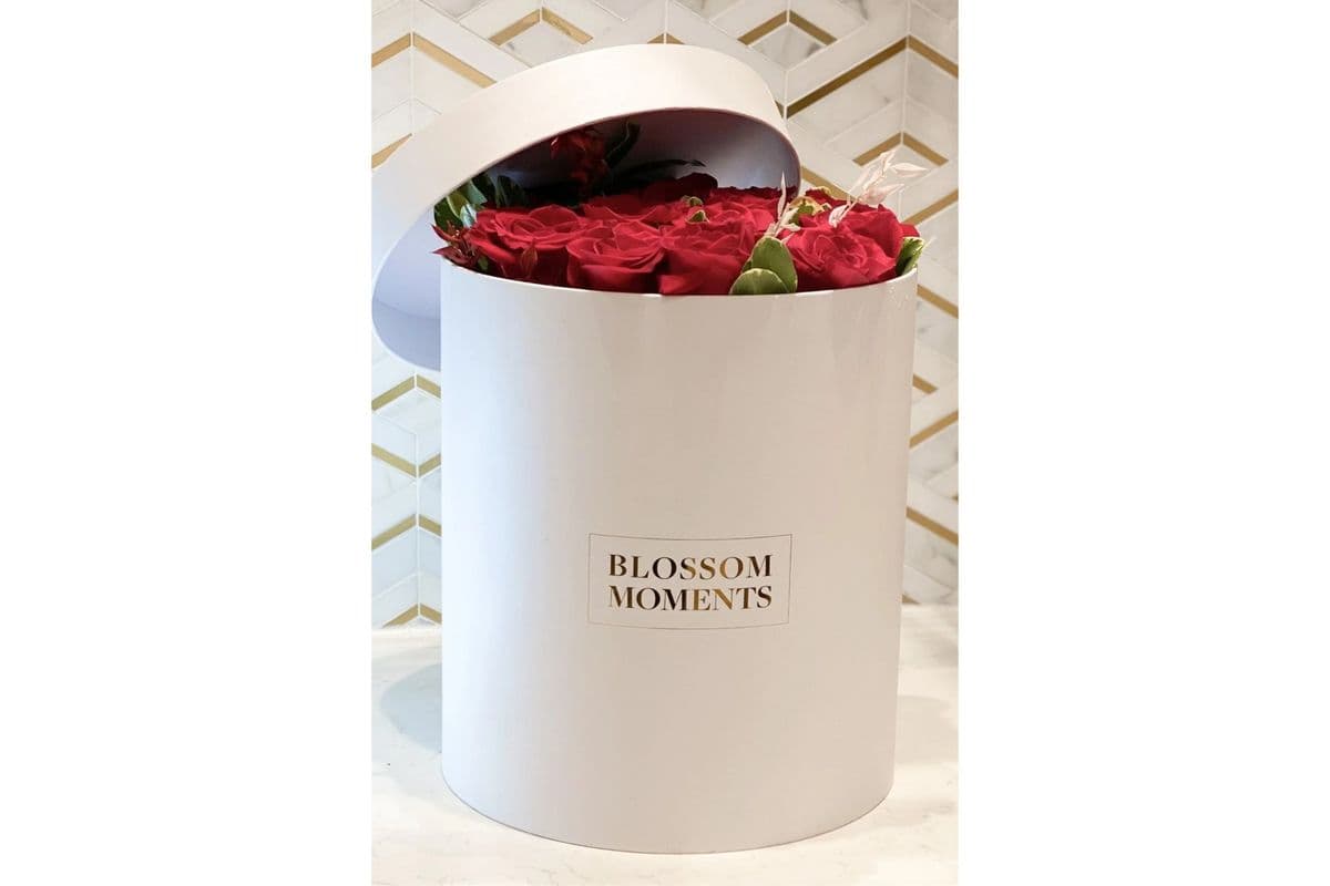 ⁠Hat Box With Roses