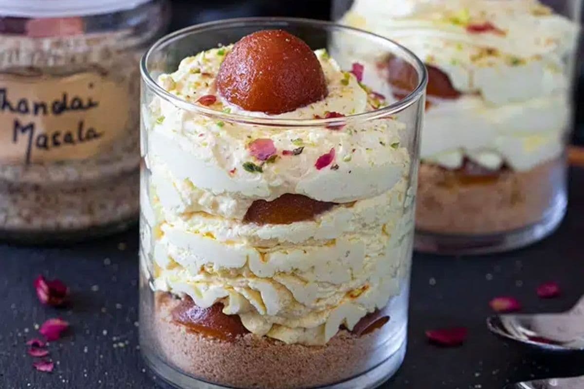 Gulab Jamun Cake Cup
