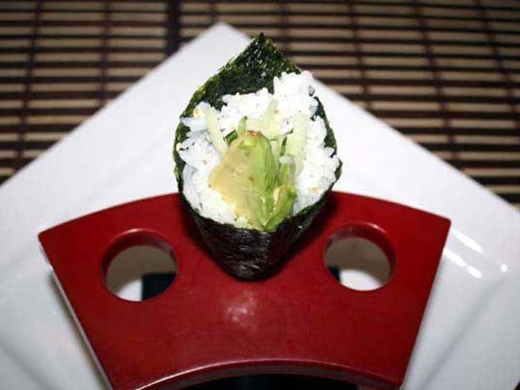 Cucumber and Avocado Hand Roll (1pc)