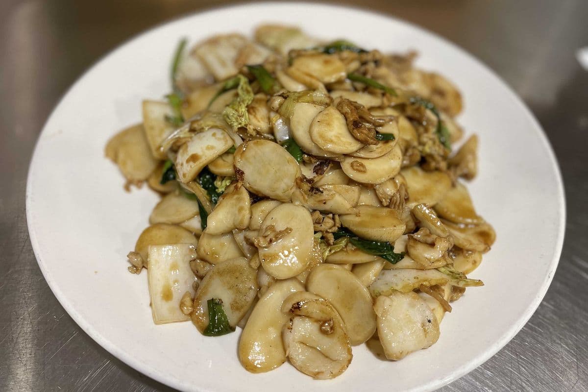 F11. Shanghai-Style Fried Rice Cakes (上海炒年糕)
