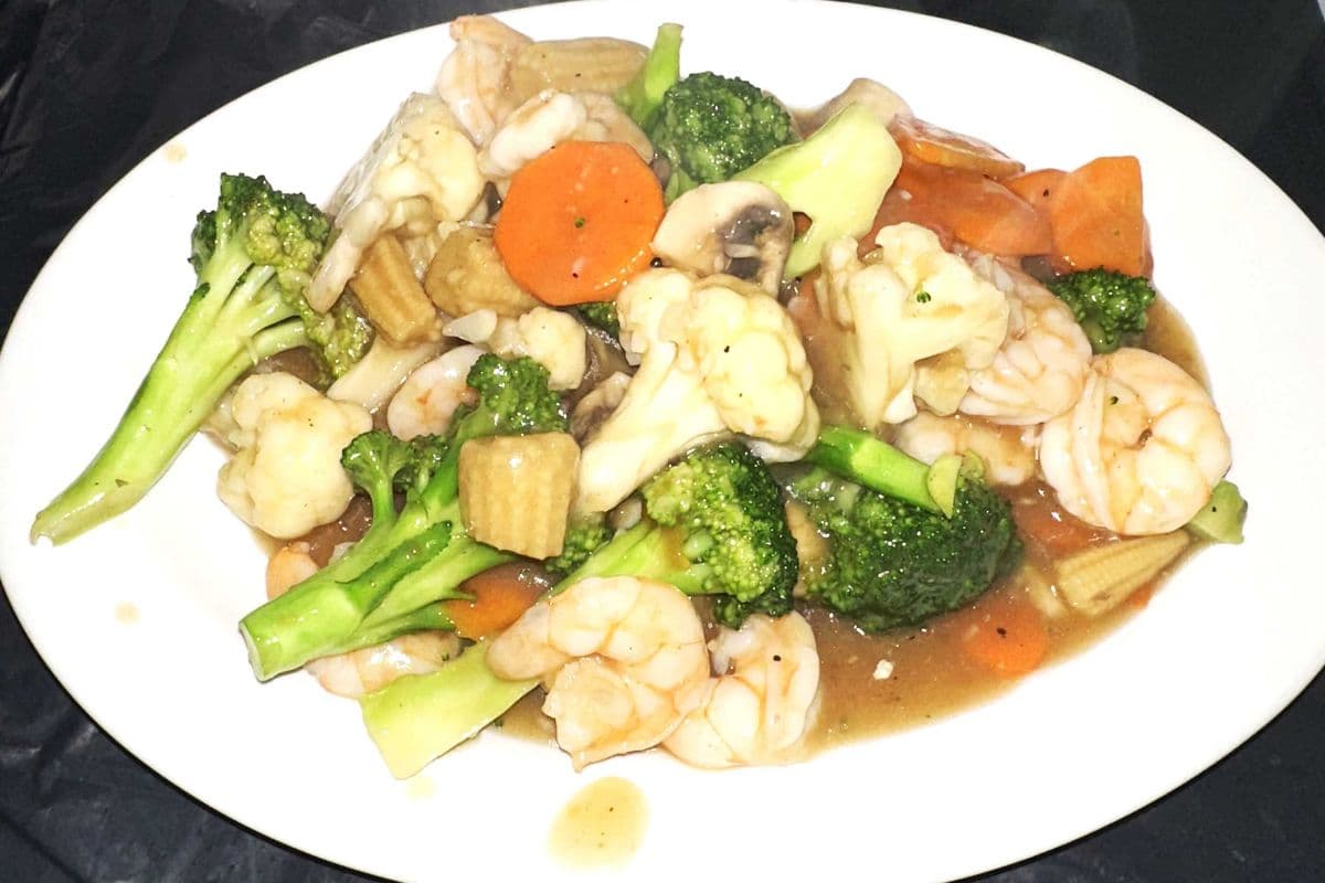 76. Pan Fried Shrimp (12 pcs) with Mixed Vegetables