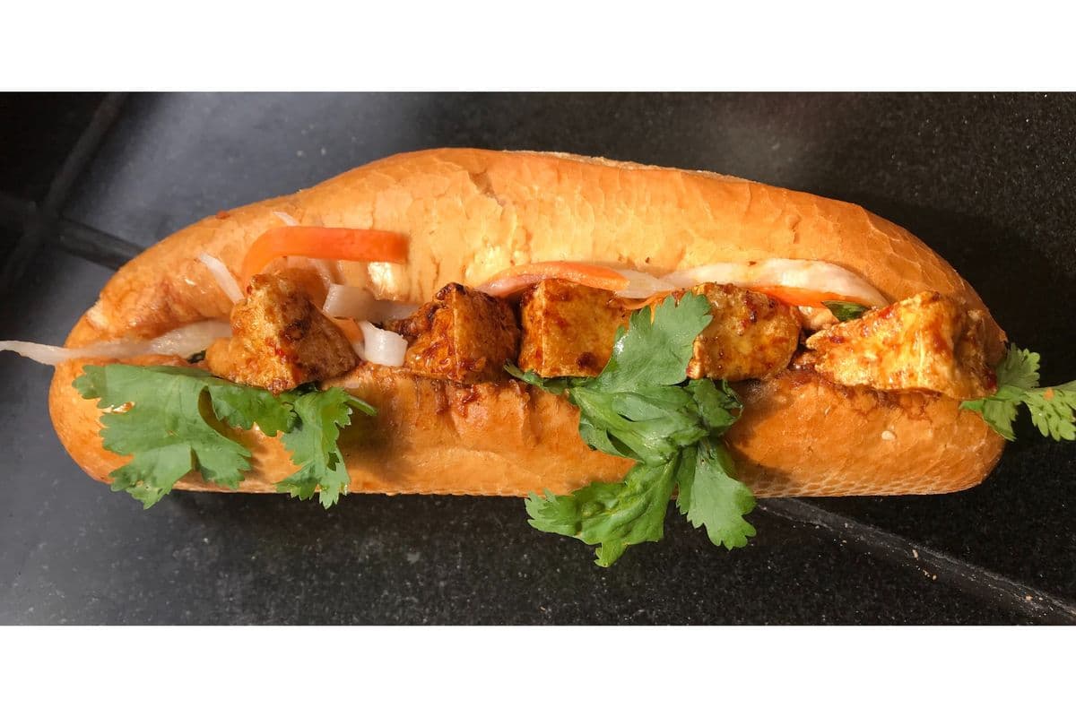 Banh mi vege tofu avocat(10") / Banh Mi Vege Tofu avocado (10")
