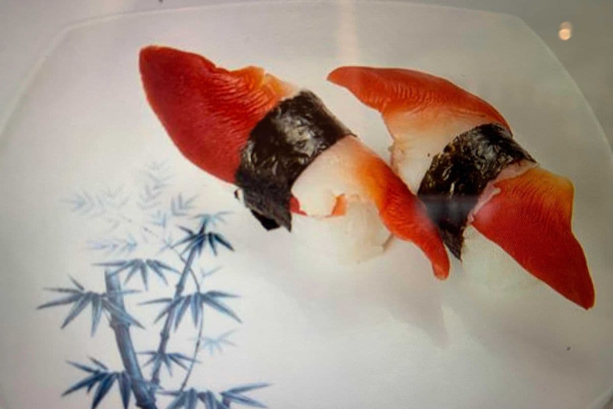 115. Hokkigai (Mactre) sushi