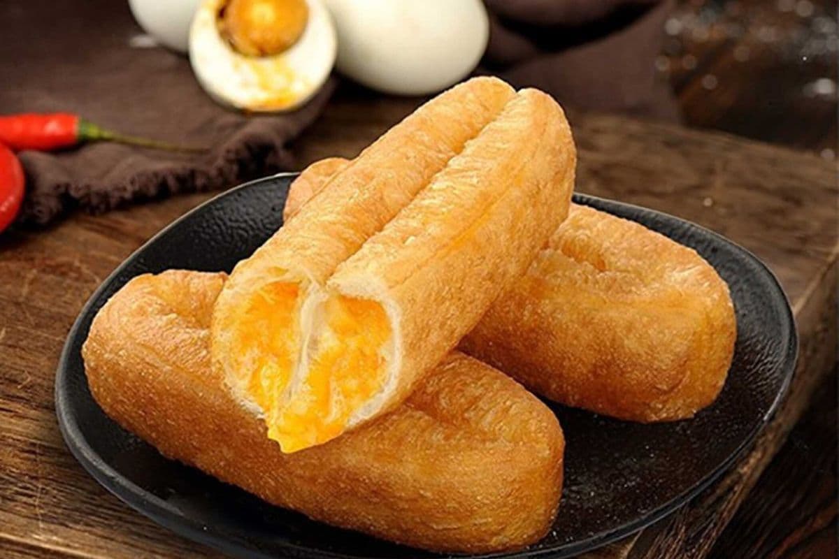 Fried Dough Sticks With Salted Egg Yolk / 鹹蛋黃油條 (4pcs)