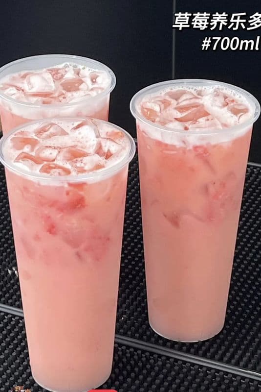 Strawberry Yakult / 草莓养乐多