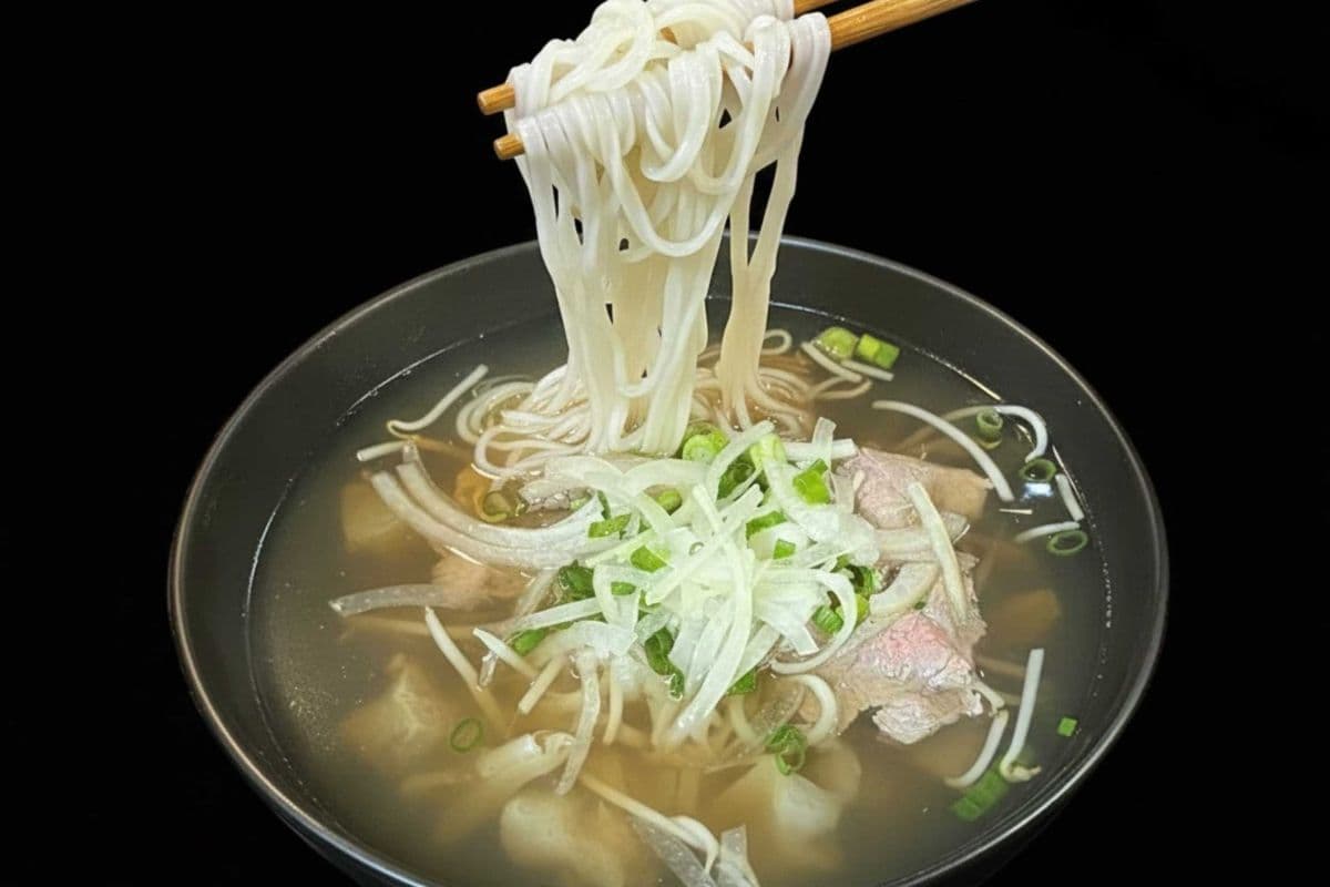 P5. RARE BEEF & TENDON PHO