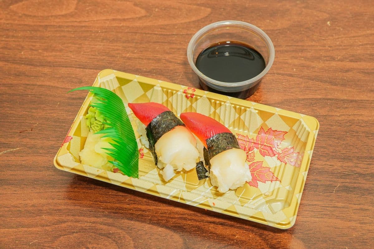 T7. Surf Clam Sushi (2pcs)