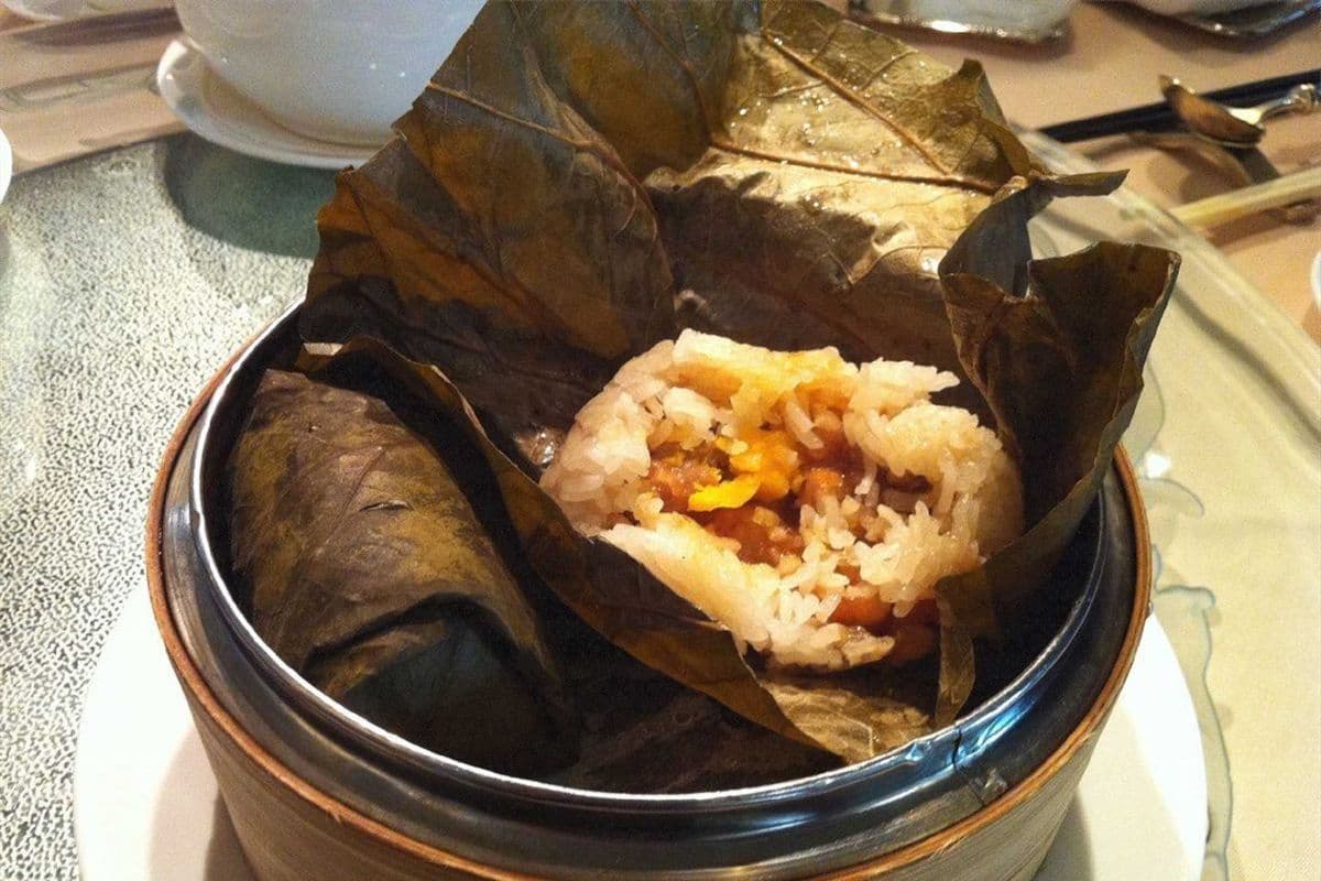 Steamed Sticky Rice with Chicken in Lotus Leaf (4 pcs) 珍珠糯米雞