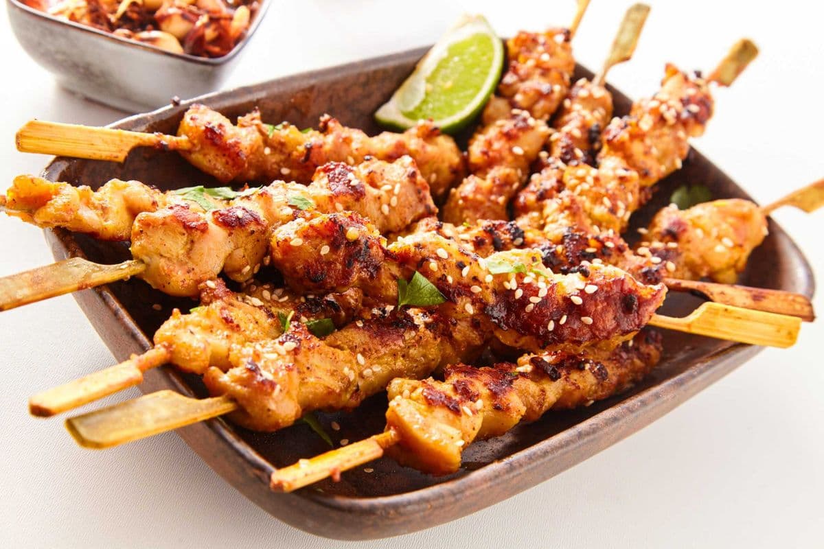 F5 Brochette de poulet (3) / Deep fried chicken skewer (3) 鸡肉串 (3mcx / 3pcs)