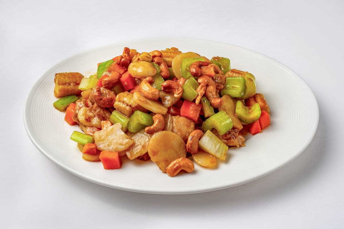 52. Diced Chicken and Cashew Nuts in Yellow Bean Sauce