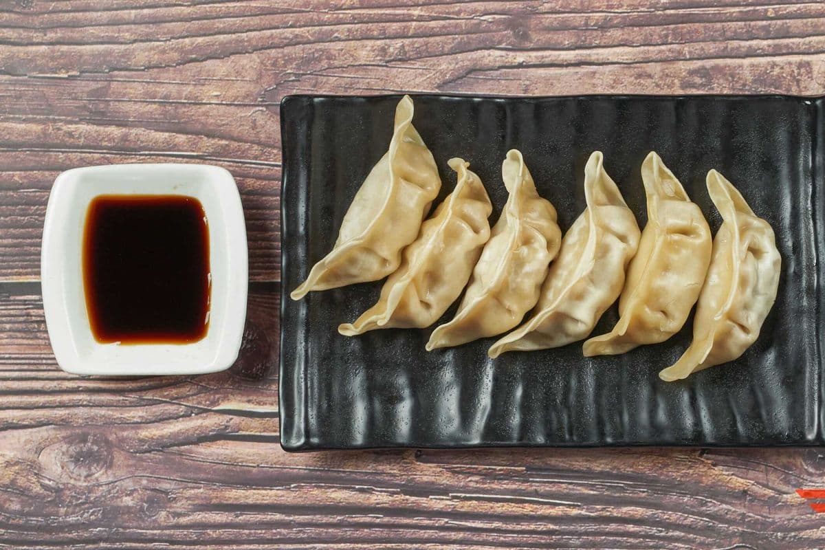 A8. Chicken or Pork Dumplings (6 pcs)