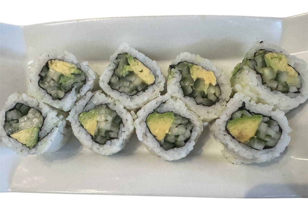 C29) Avocado and Cucumber 8pcs