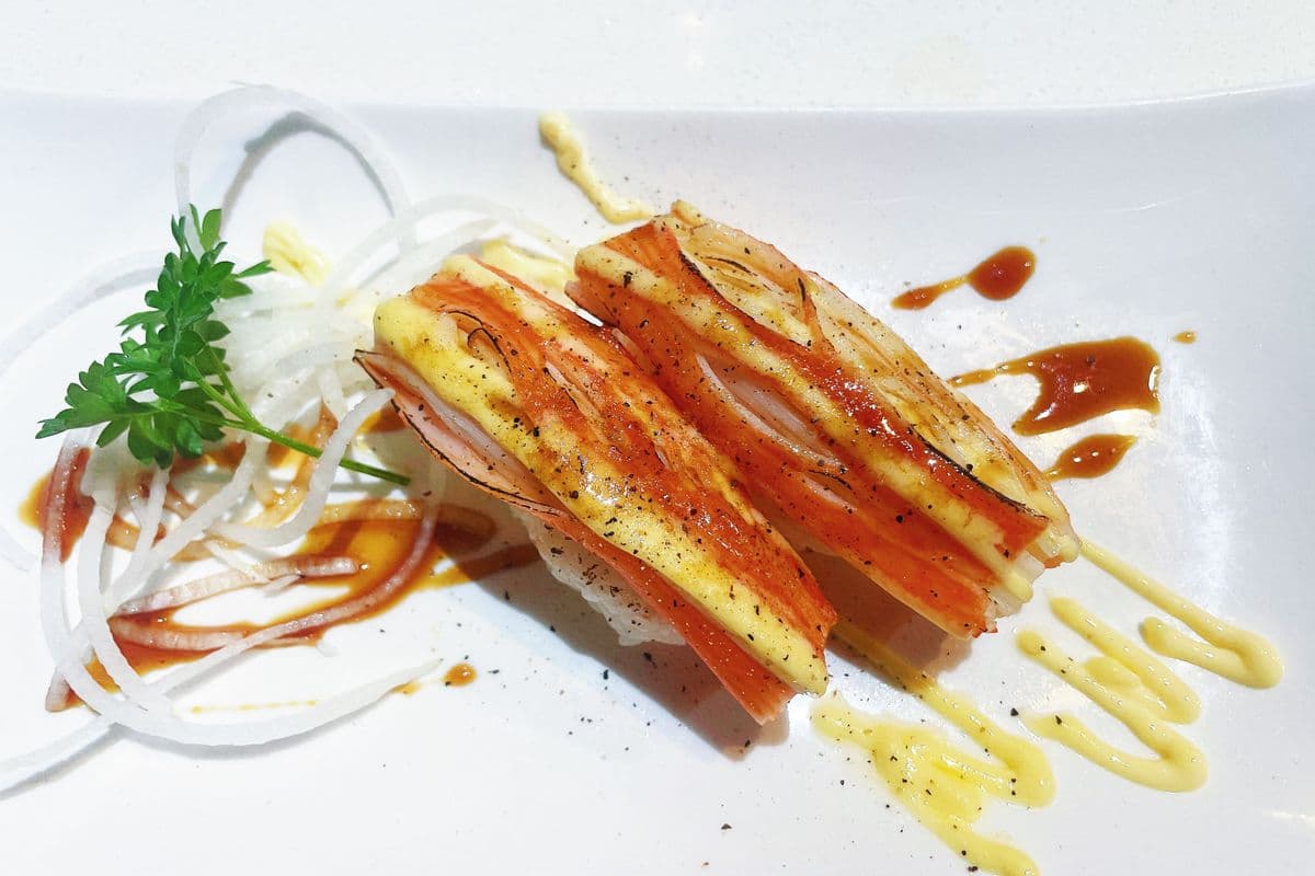 Torched Crab Meat Sushi (2 pcs)