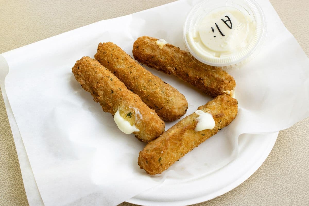 Bâtonnets de fromage / Cheese Sticks