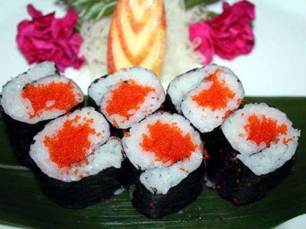 Tobiko Roll (6pcs)