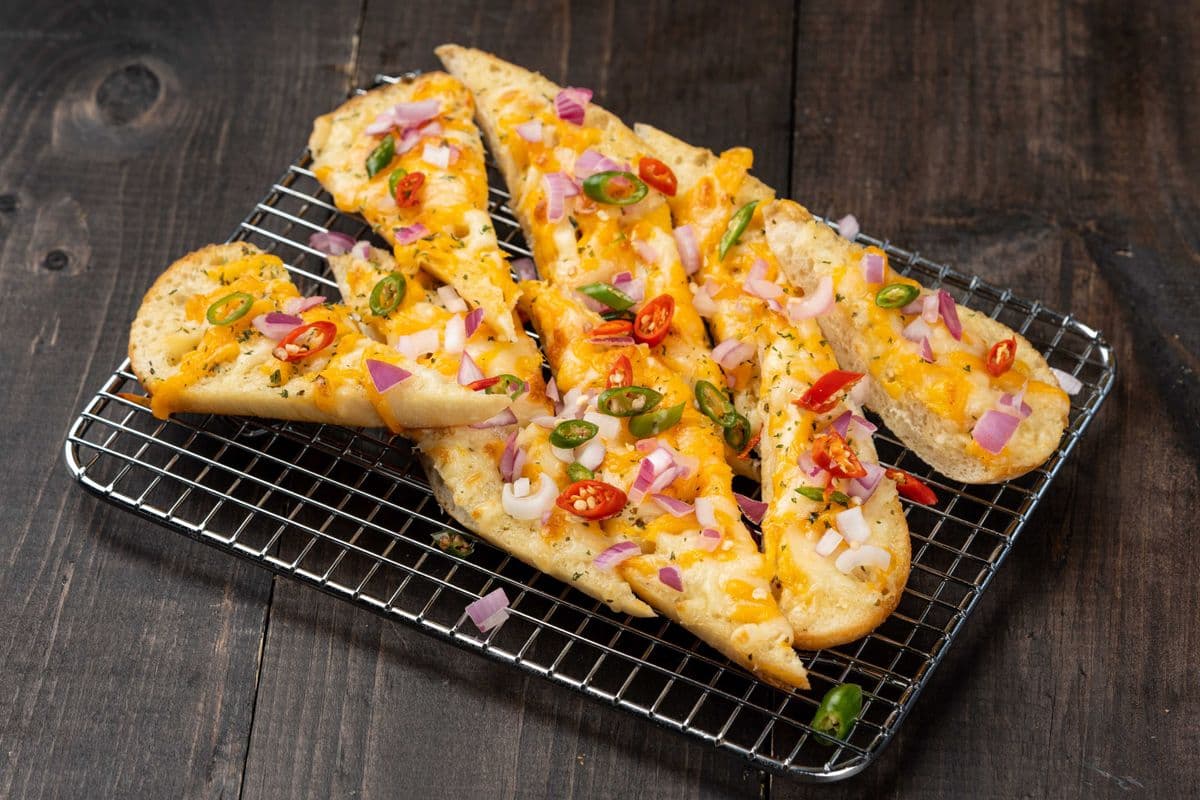 Spicy Garlic Bread w/Cheese