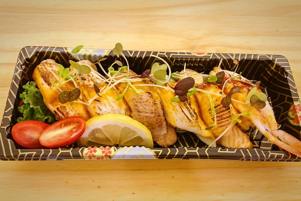 Aburi Sushi Sampler (6 Pcs)