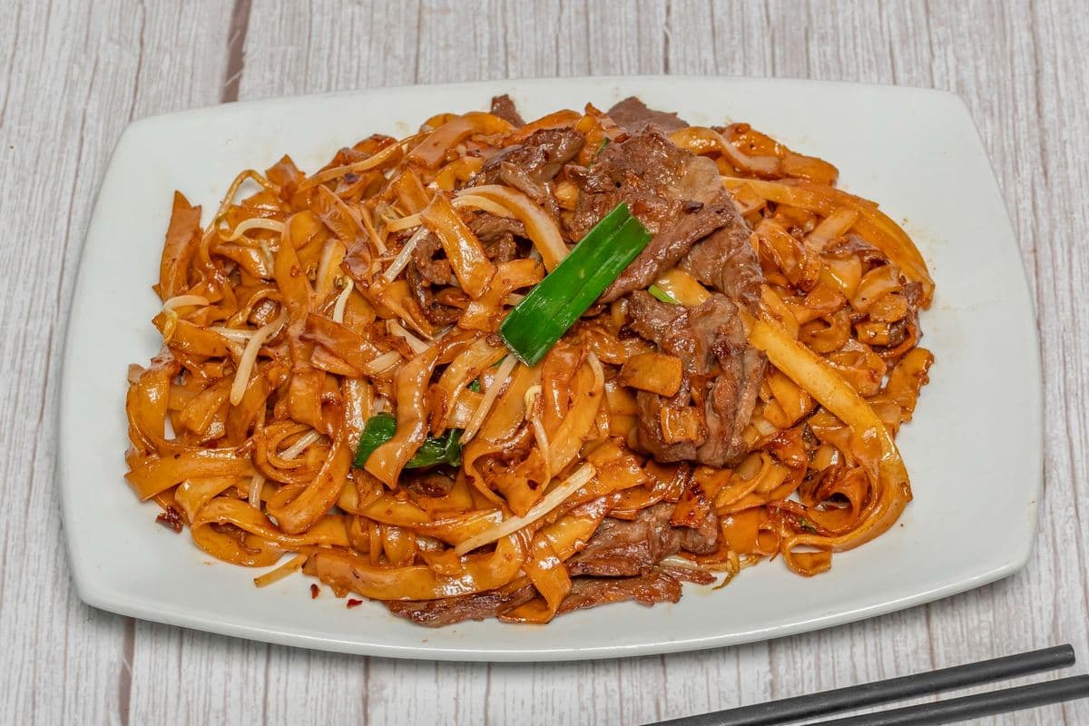 Fried Rice Noodle with Beef / 干炒牛河
