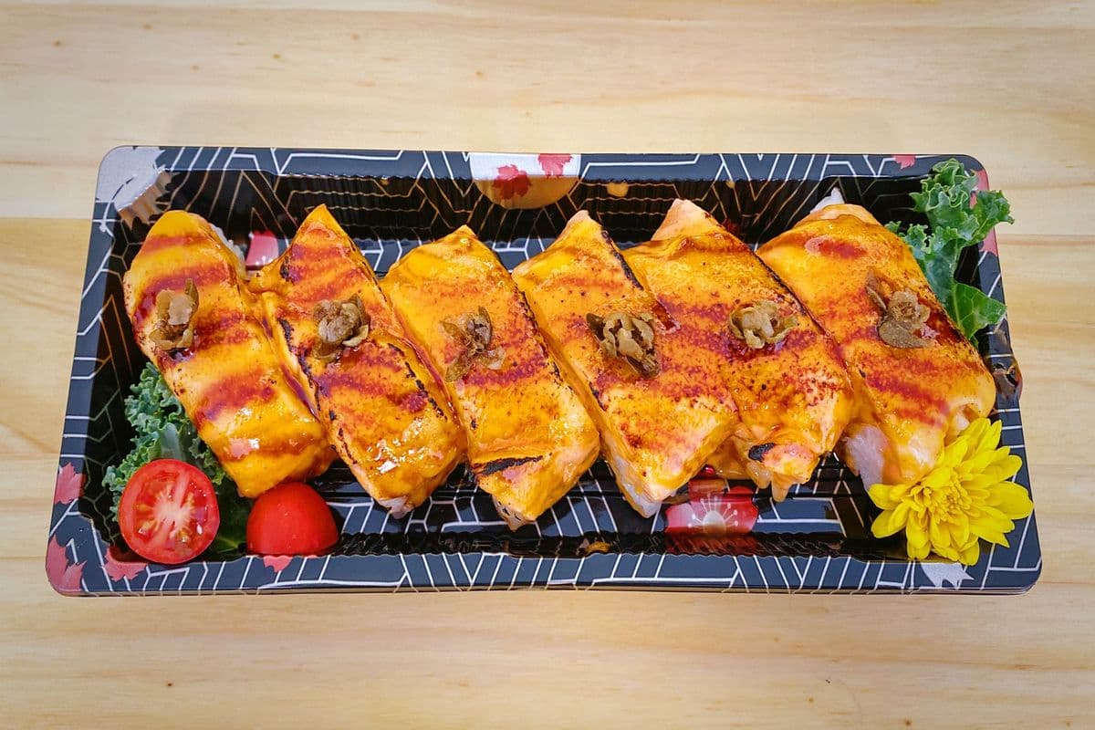 Aburi Salmon Pressed Sushi (6 pcs)