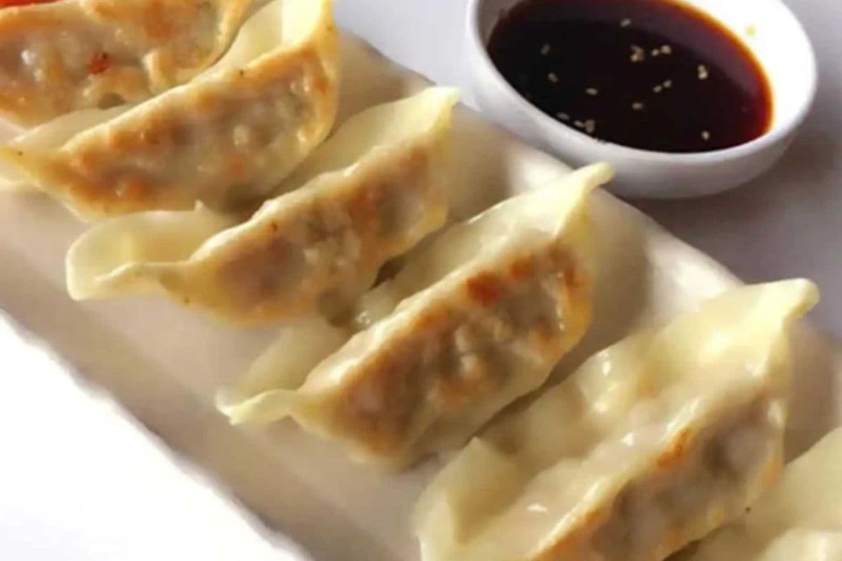28. Pork Gyoza (6 pcs)