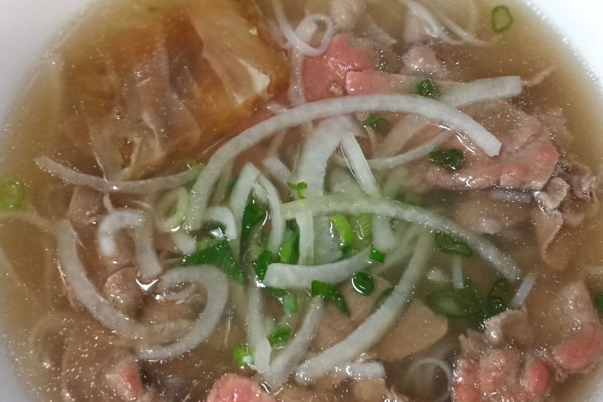 323. Rare Beef and Beef Tendon Rice Noodle Soup