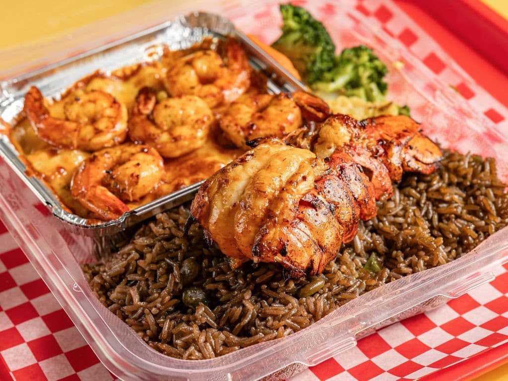 Homard + Crevette + Mini-Mac & Cheese + Riz Djondjon + Légume Sauté