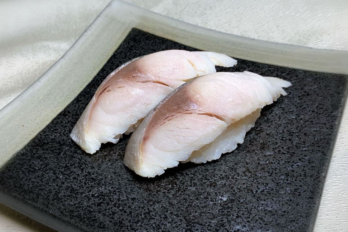 98. Mackerel Sushi (Saba) (2 pcs)