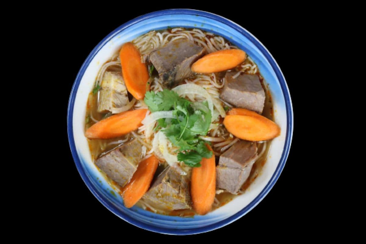 27. Rice Noodle with Beef Stew