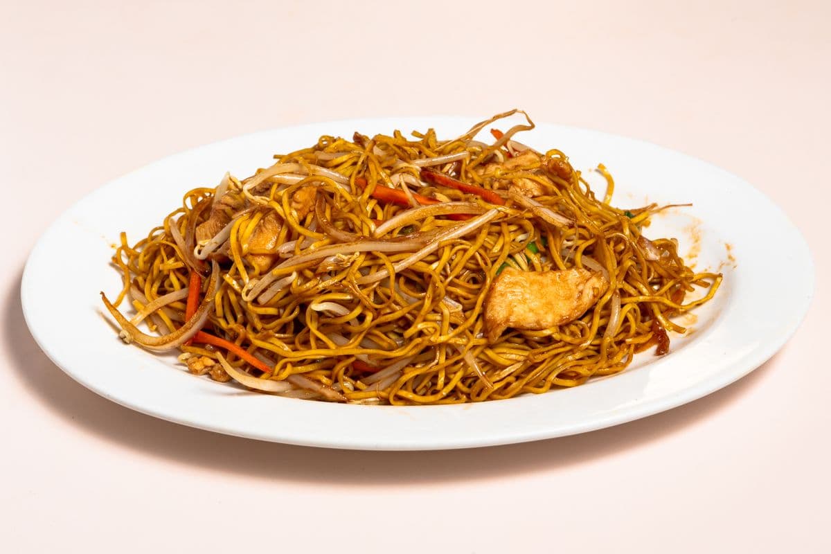 102. Chicken Chow Mein in Soya Sauce