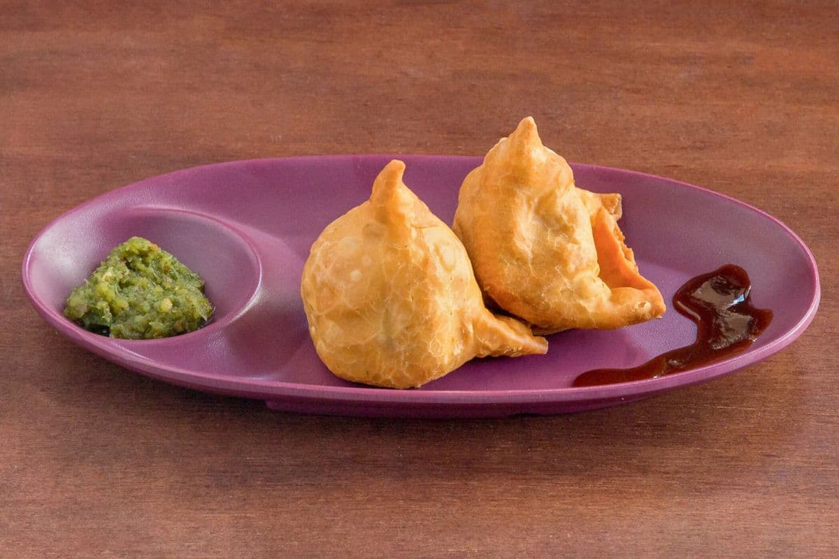 Vegetable Samosas (2 pcs)