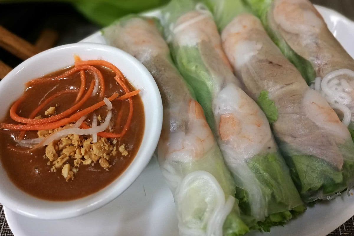 104. Fresh Rolls with Shrimp and Pork