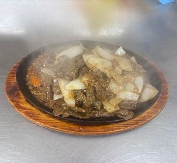 Garlic Beef / 铁板蒜蓉牛