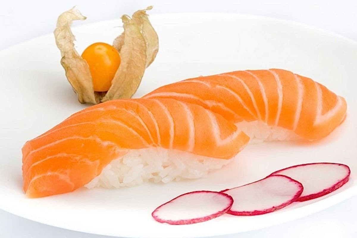 91. Salmon Sushi (Sake) (2 pcs)