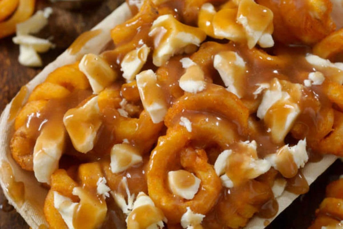 CURLY POUTINE