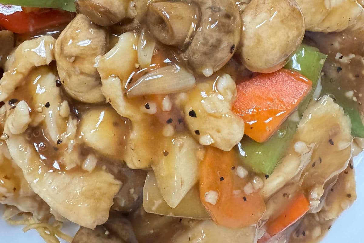Black Pepper Chicken Chow Mein (Spicy) 黑椒鸡肉炒面(脆)