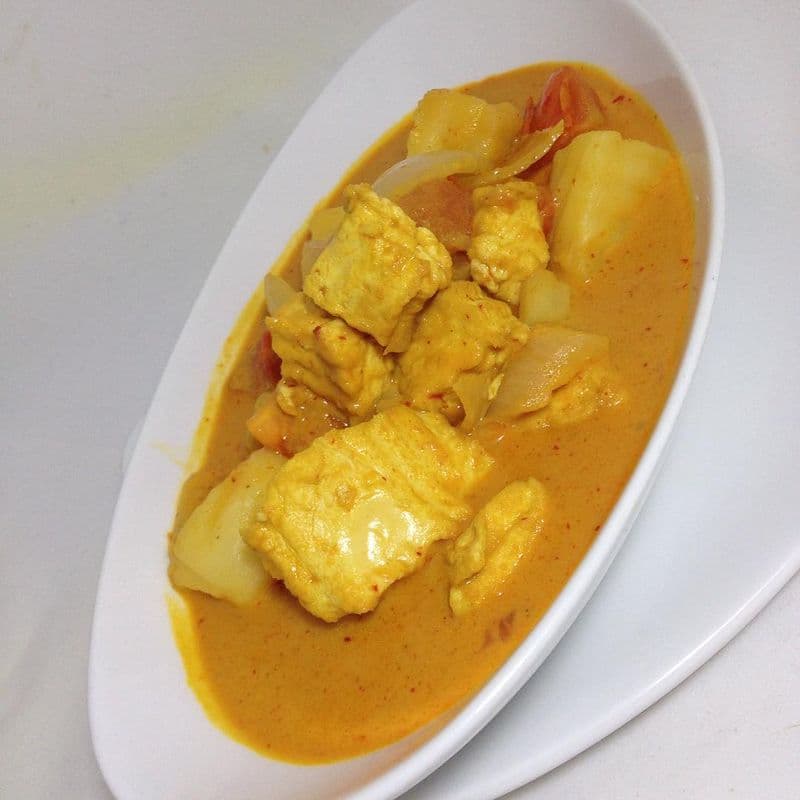 Gaeng Leung Yellow