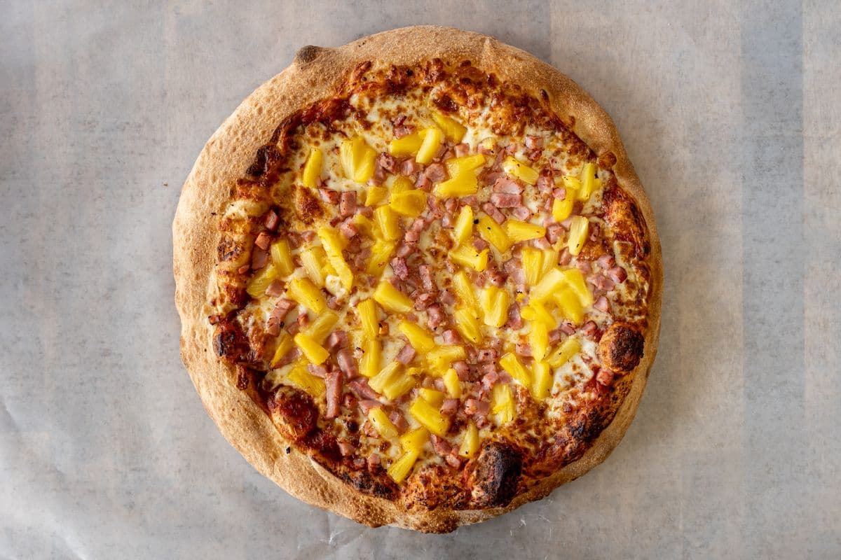 18" Hawaiian Pizza