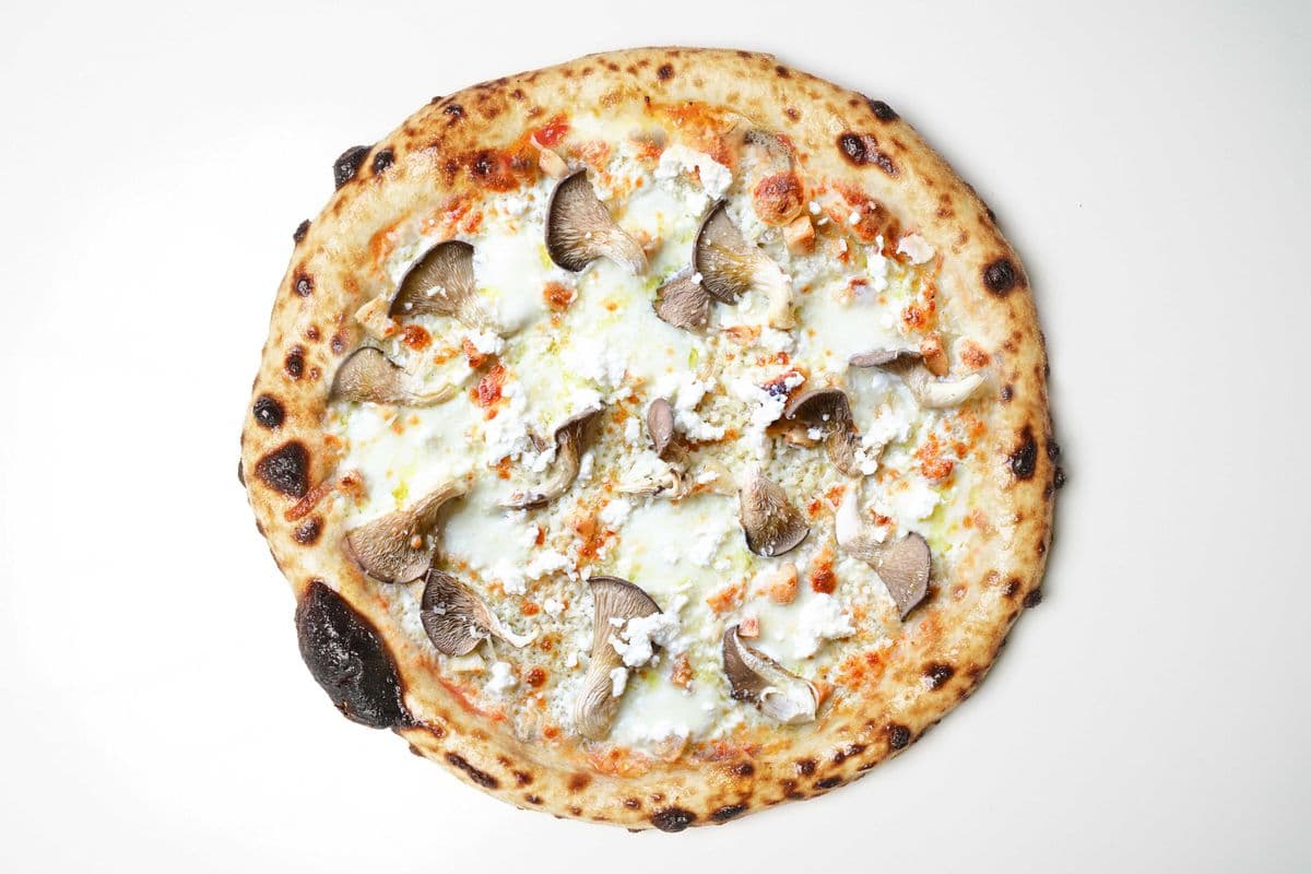 18" Funghi Ostrica Pizza