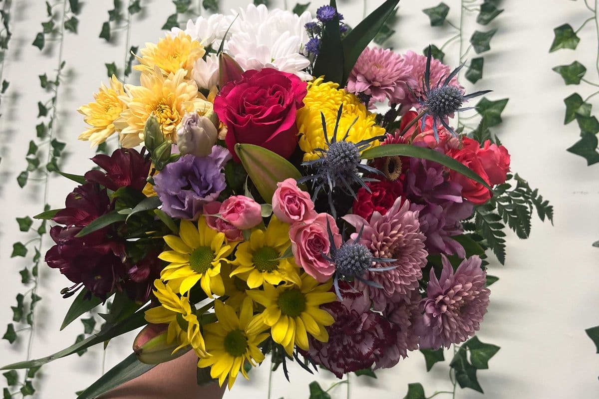 Florist Choice Arrangement bouquet Small (Colours may vary) (Small size)