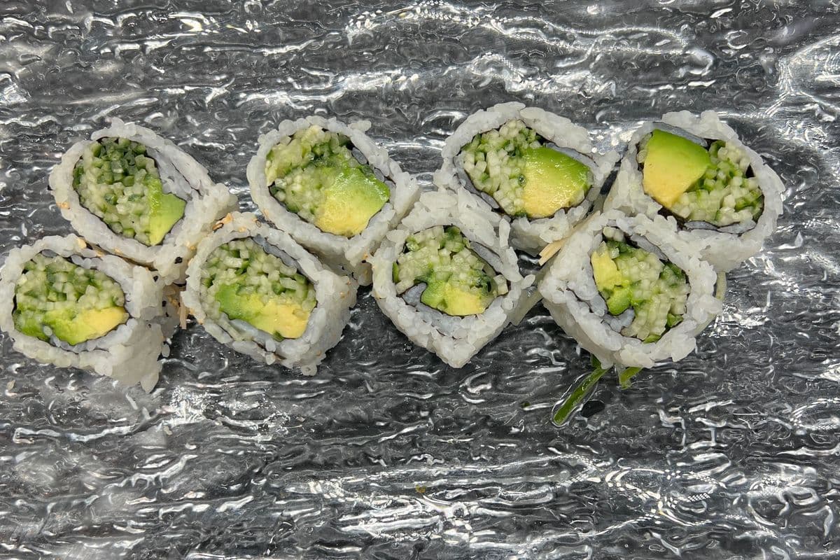 R21. Avocado Cucumber (8pcs)