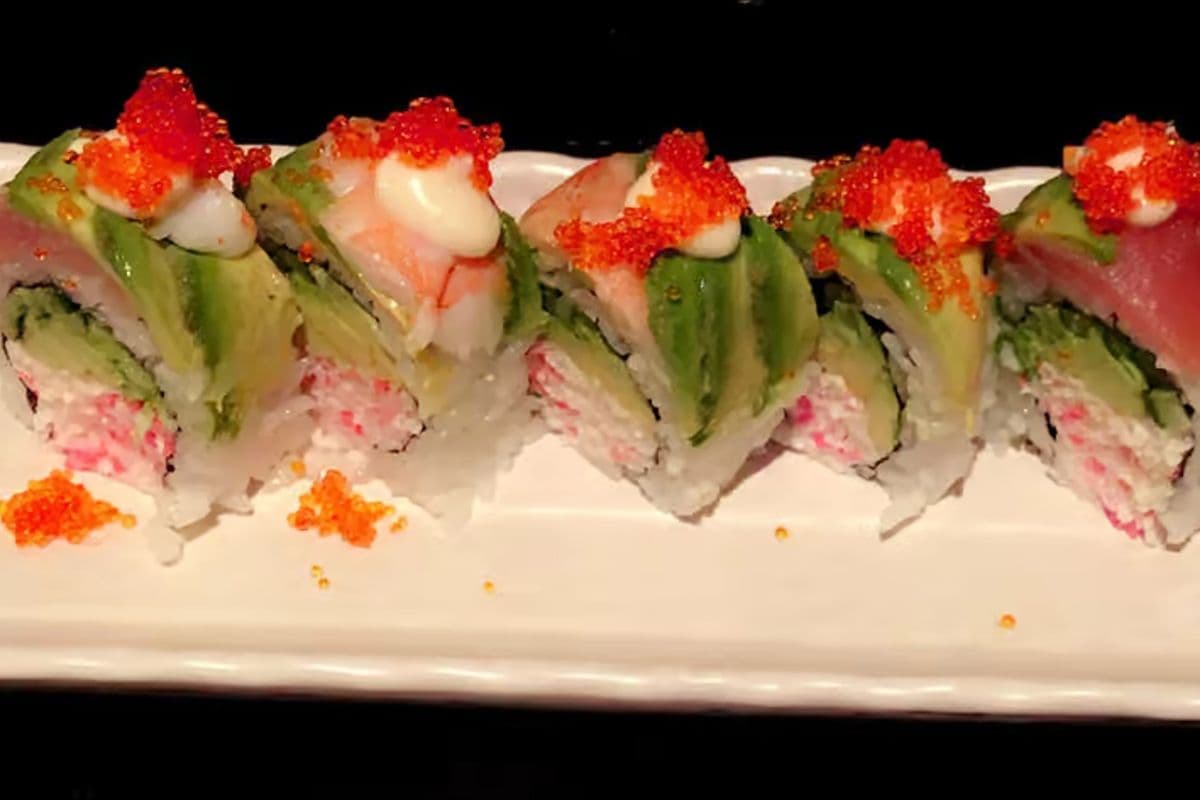 S08. Rainbow Roll (8 pcs)