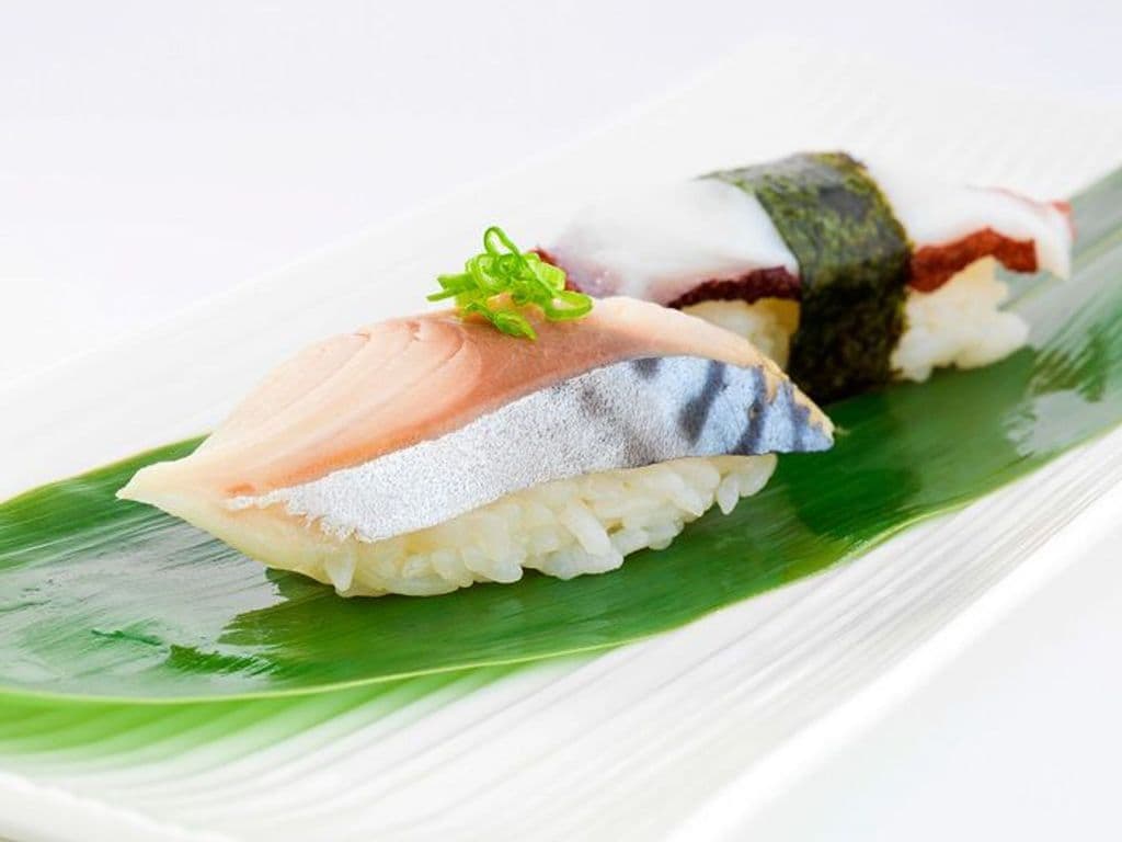Mackerel Sushi (2 pcs)