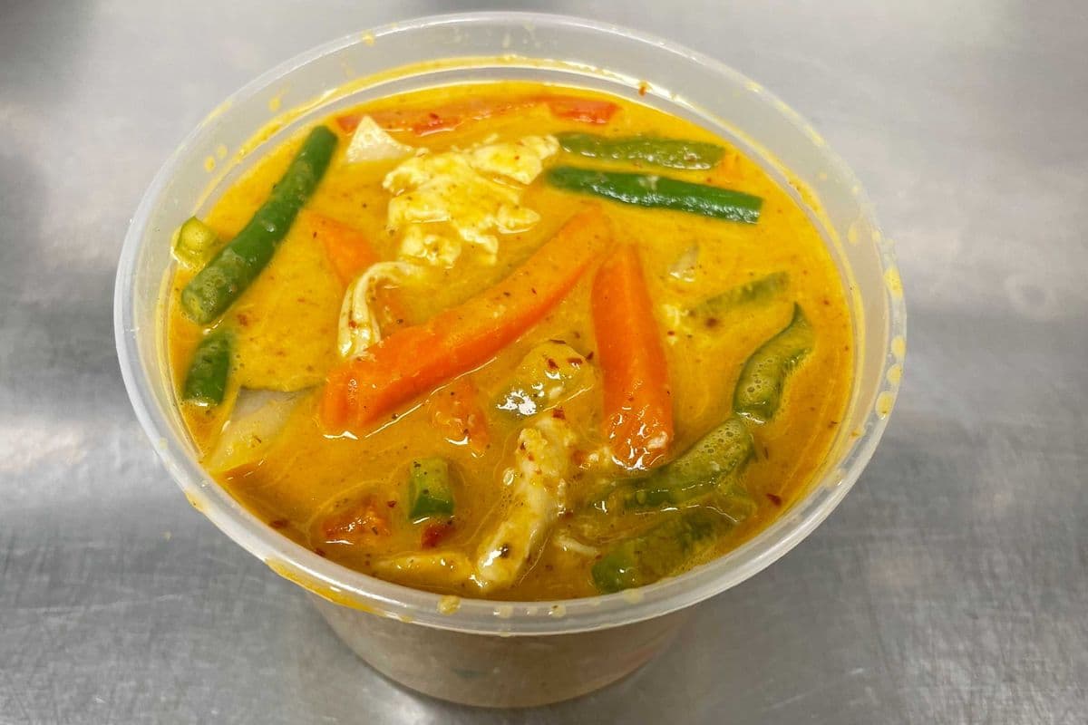 Yellow Curry (Not spicy) (Comes with Rice)