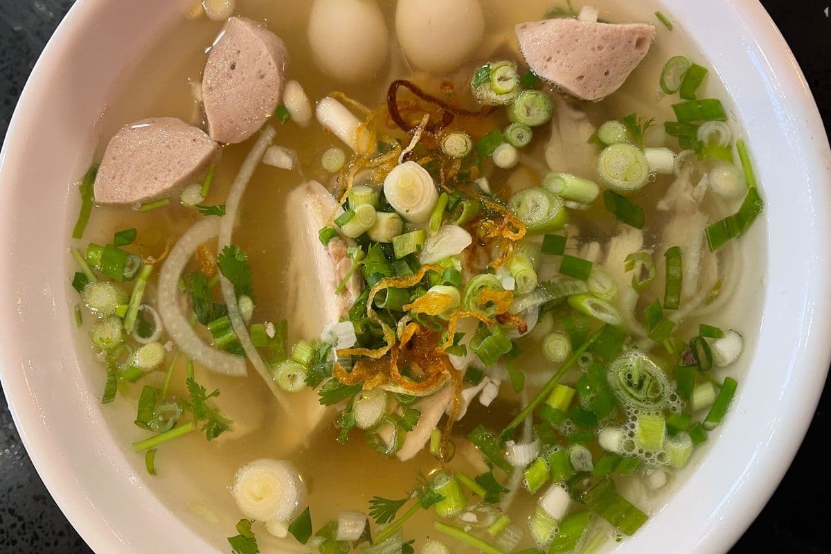 38. Free Range Chicken, Chicken Balls, Quail Egg Noodle Soup - Phở Gà Đặc Biệt