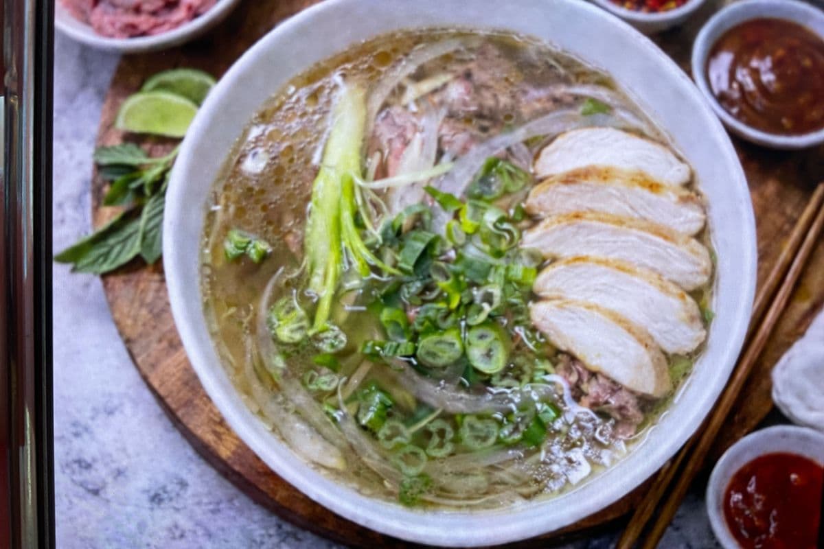 P4. Pho with Rare Beef and Chicken - Phở Bò Gà