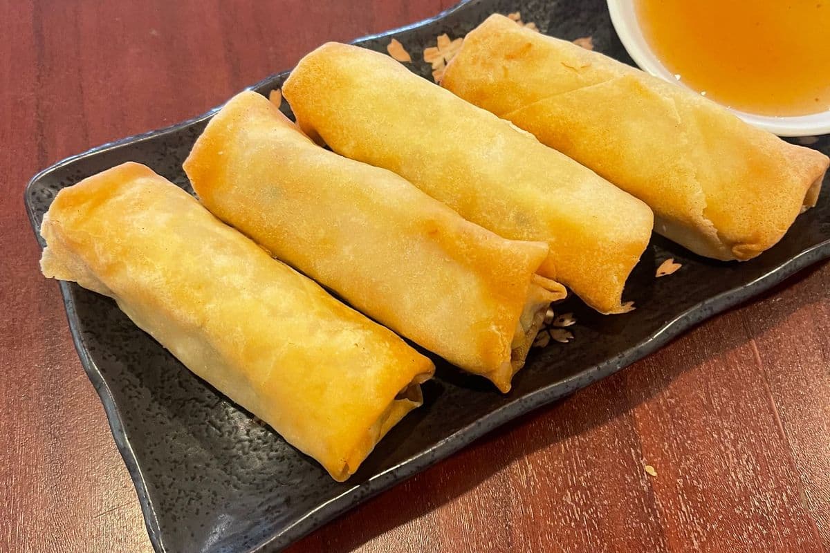 (Promo) 12. Végé rouleaux impériaux(4 mcx) / 12. Veggie Imperial Rolls(4 pcs)