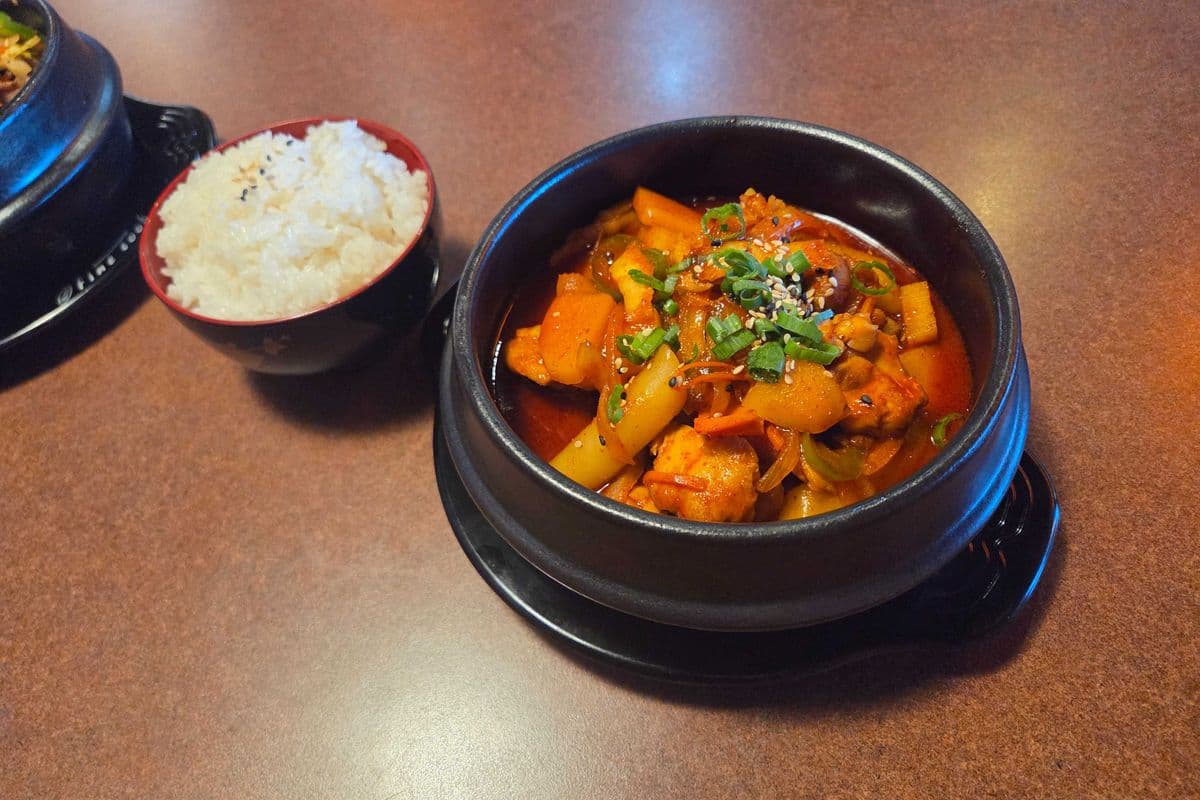 Spicy stir-fried chicken (닭갈비)